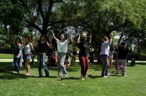 circulo de mujeres enero 2014 danzando